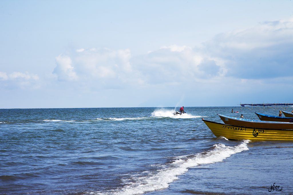 عکس دریا و قایق